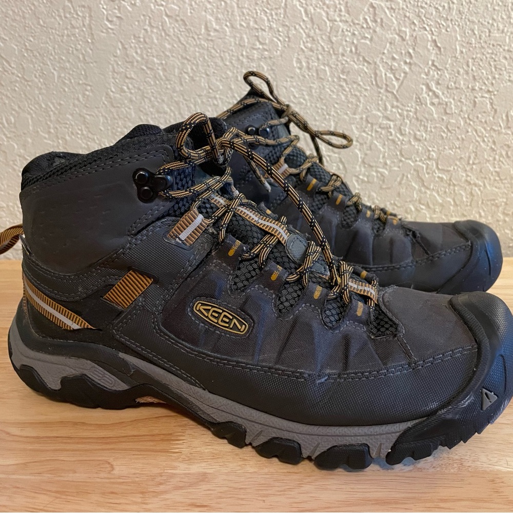 KEEN Men’s 10.5 - Targhee III mid waterproof - black olive brown